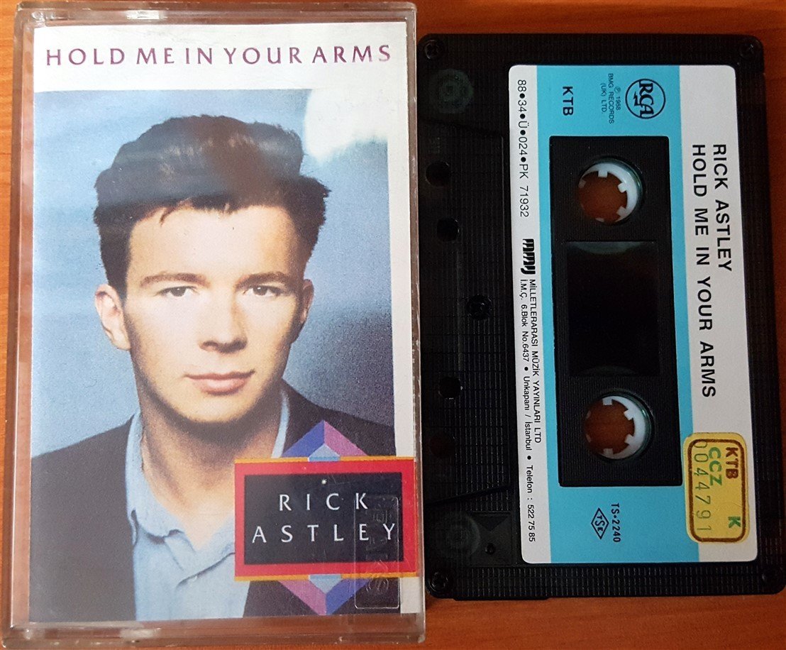 RICK ASTLEY - HOLD ME IN YOUR ARMS (1988) MMY CASSETTE MADE IN TURKEY ''USED'' PAPER LABEL