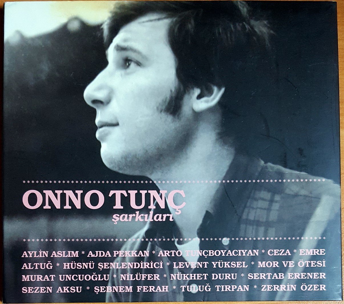 ONNO TUNÇ ŞARKILARI / AYLİN ASLIM, AJDA PEKKAN, CEZA, EMRE ALTUĞ, MOR VE ÖTESİ, NİLÜFER, NÜKHET DURU (2007) KOLAJ CD 2.EL