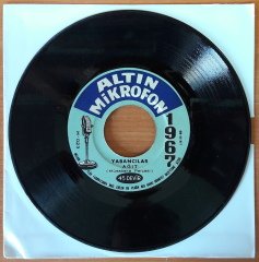YABANCILAR - AĞIT / KAYALAR  1967 ALTIN MİKROFON 7'' 45RPM SINGLE 2.EL PLAK