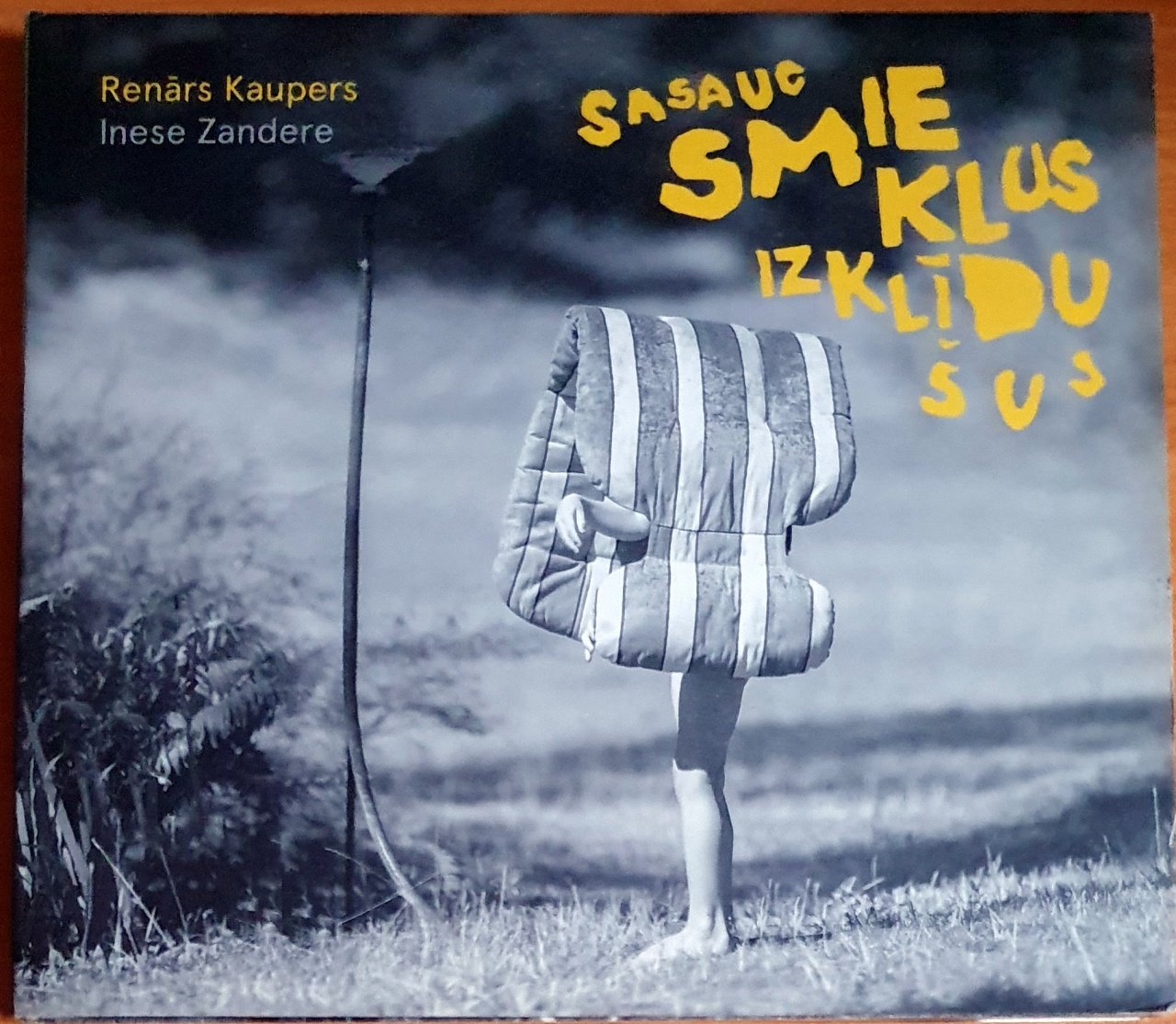 RENARS KAUPERS, INESE ZANDERE -  SASAUC SMIEKLUS IZKLIDUSUS (2014) - CD 2.EL