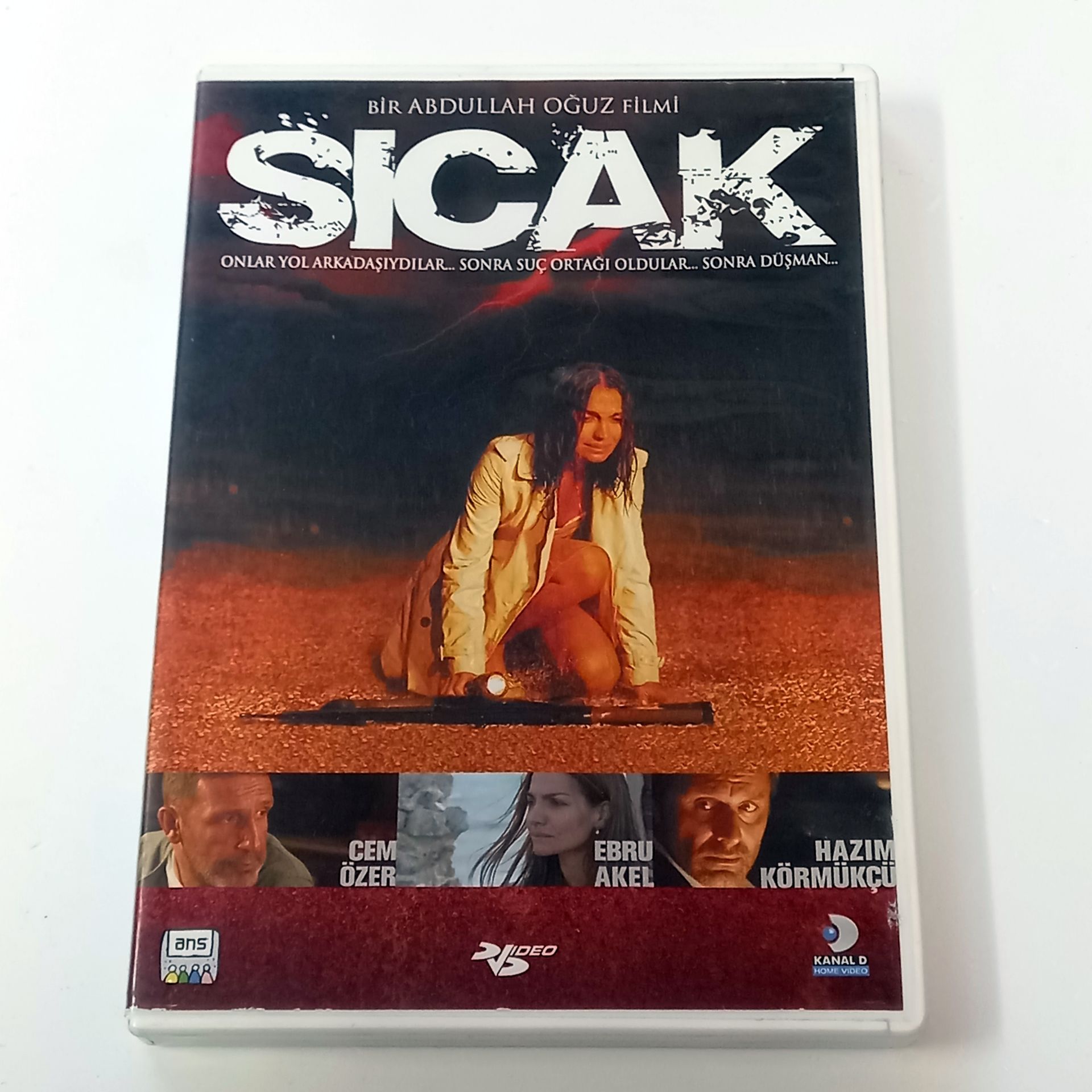 SICAK - CEM ÖZER, EBRU AKEL, YÖN.: ABDULLAH OĞUZ - DVD 2.EL