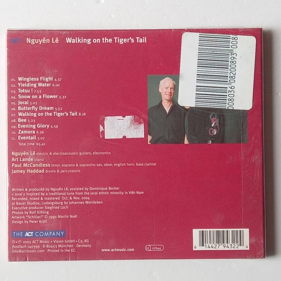 NGUYEN LE QUARTET WITH PAUL MCCANDLESS, ART LANDE, JAMEY HADDAD – WALKING ON THE TIGER\'S TAIL (2005) - CD AMBALAJINDA SIFIR