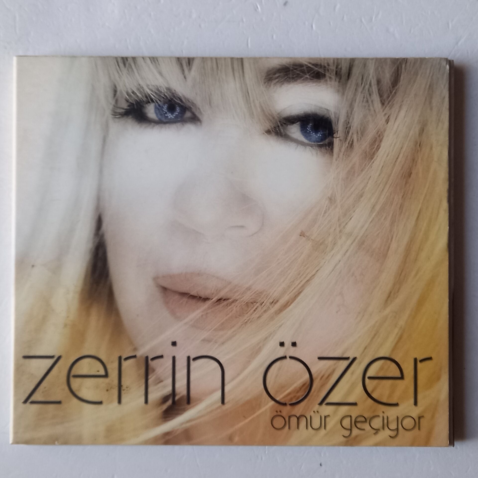 ZERRİN ÖZER – ÖMÜR GEÇİYOR (2007) - CD DIGIPAK 2.EL