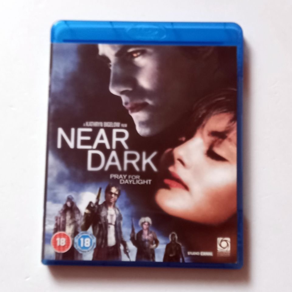 NEAR DARK - ADRIAN PASDAR, JENNY WRIGHT - YÖN.: KATHRYN BIGELOW - BLU-RAY BÖLGE B 2.EL TÜRKÇE ALTYAZI YOKTUR