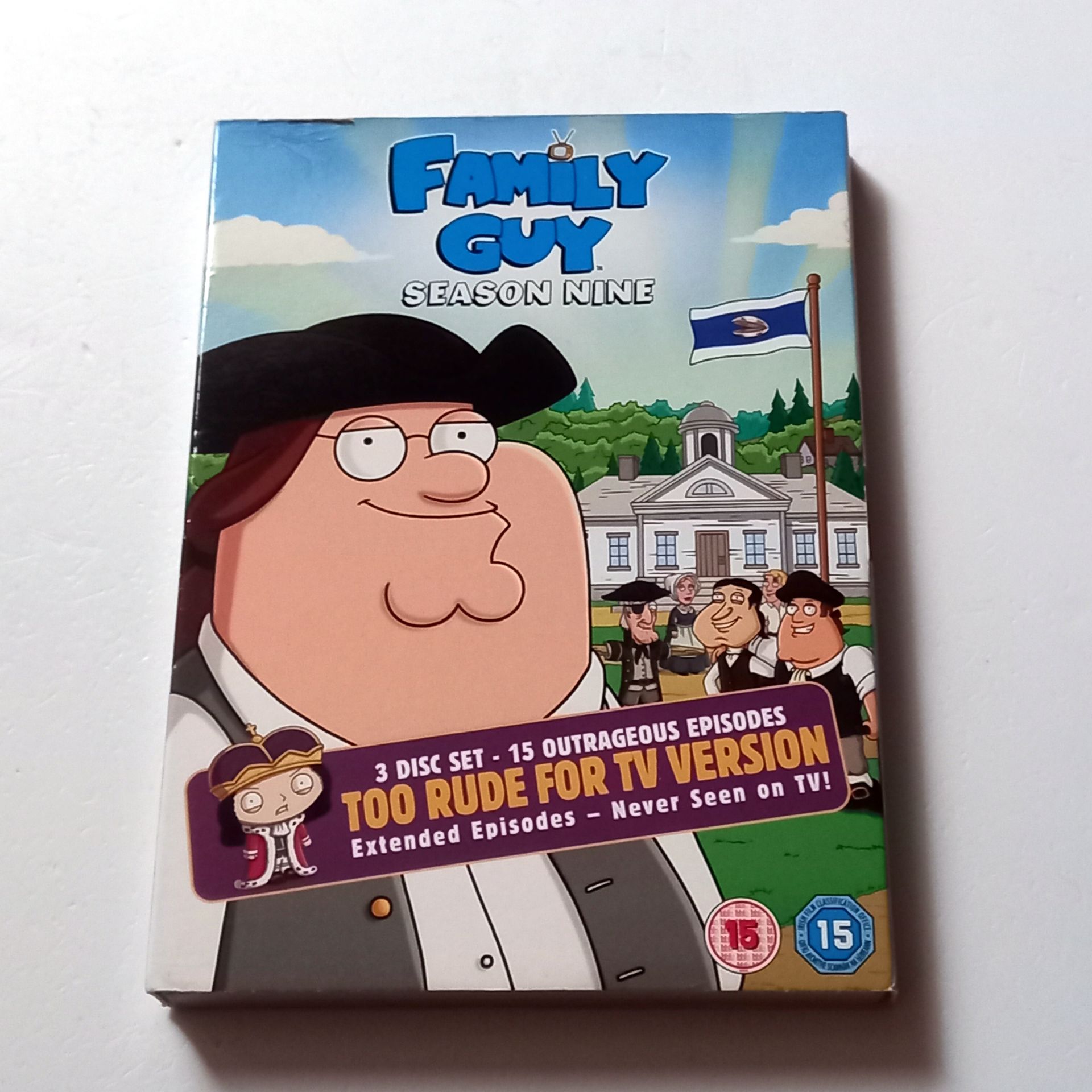 FAMILY GUY SEASON NINE - 3 DISC SET - ANİMASYON - SES.: SETH MACFARLANE, SETH GREEN - 3DVD SLIPCASE 2. BÖLGE TÜRKÇE ALTYAZI YOKTUR 2.EL