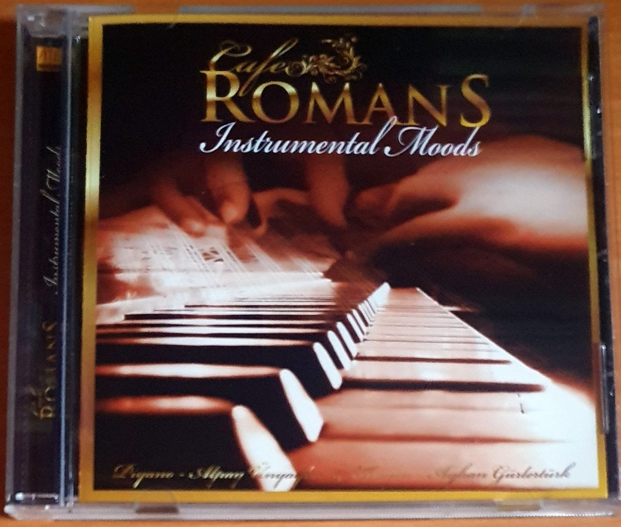 CAFE ROMANS / INSTRUMENTAL MOODS / PİYANO: ALPAY ÜNYAYLAR, KANUN: AYHAN GÜRLERTÜRK (2010) - CD 2.EL