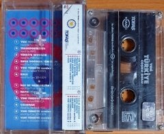 YENİ TÜRKİYE ÇOŞKU DOLU / CAN ŞENGÜN, CİHAN OKAN, ÇELİK, ERCAN SAATÇİ, MFÖ, MİRKELAM (2002) KASET DMC 2.EL