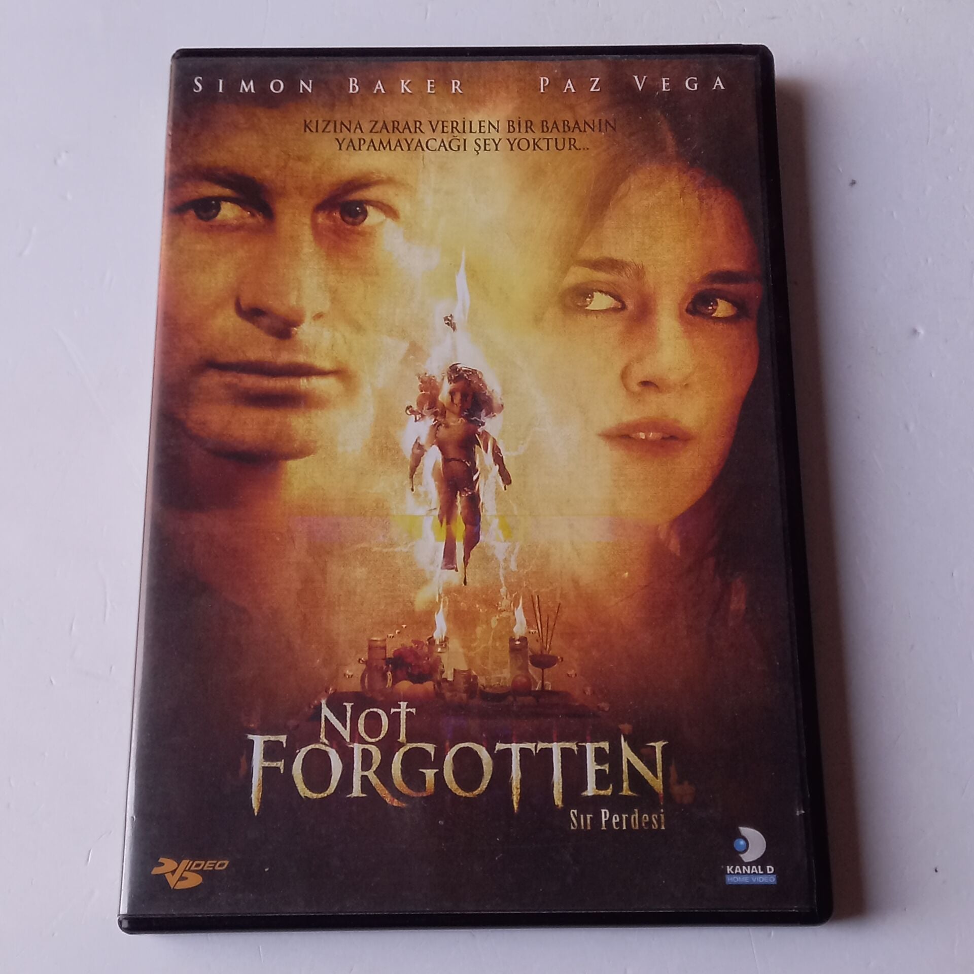 NOT FORGOTTON / SIR PERDESİ - SIMON BAKER, PAZ VEGA - DVD 2.EL