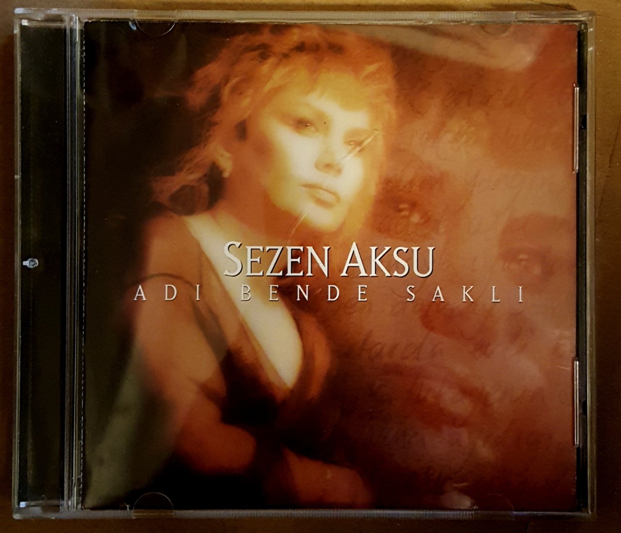 SEZEN AKSU - ADI BENDE SAKLI (1998) - CD POLYGRAM / RAKS MÜZİK 2.EL