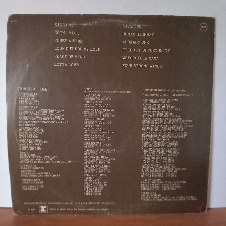 NEIL YOUNG – COMES A TIME (1978) - LP YERLİ BASKI 2.EL PLAK