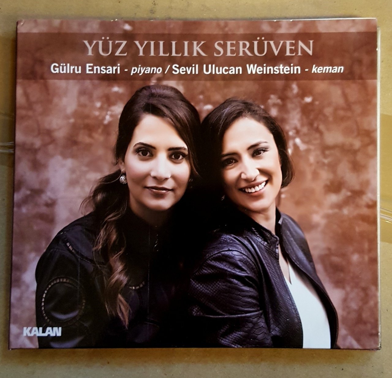 GÜLRU ENSARİ (PİYANO) SEVİL ULUCAN (KEMAN) - YÜZ YILLIK SERÜVEN (2018) - CD KALAN MÜZİK 2.EL