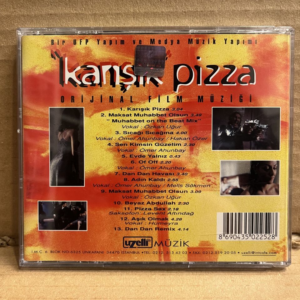 KARIŞIK PİZZA - ORİJİNAL FİLM MÜZİĞİ / SOUNDTRACK - ÖMER AHUNBAY, HAKAN ÖZER, ÖZKAN UĞUR, HÜMEYRA, NEV, MELİS SÖKMEN (1998) - CD 2.EL