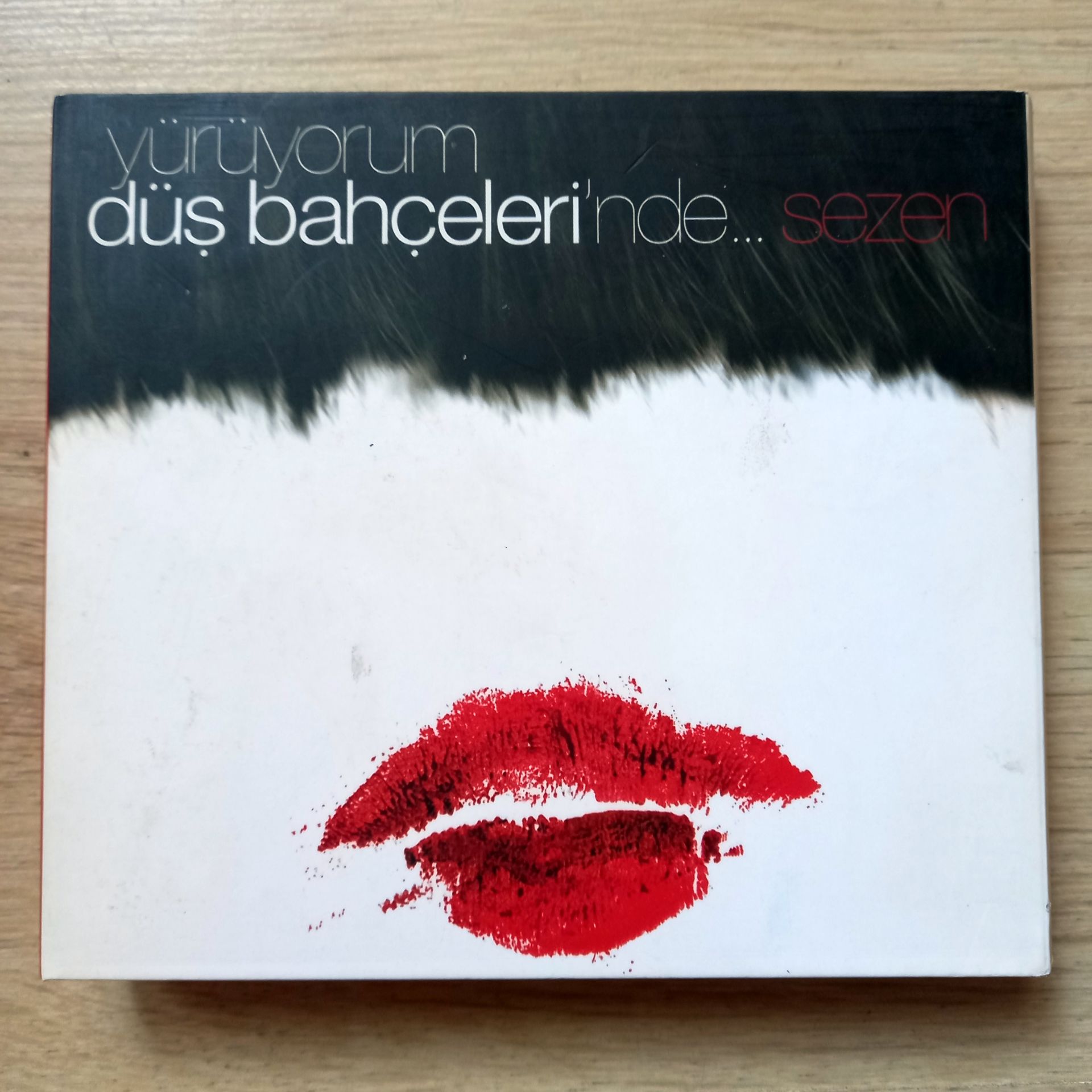 SEZEN AKSU - YÜRÜYORUM DÜŞ BAHÇELERİ'NDE + CEVDET EREK ''KATKISIZ'' DVD (2009) - 2CD+DVD 2.EL