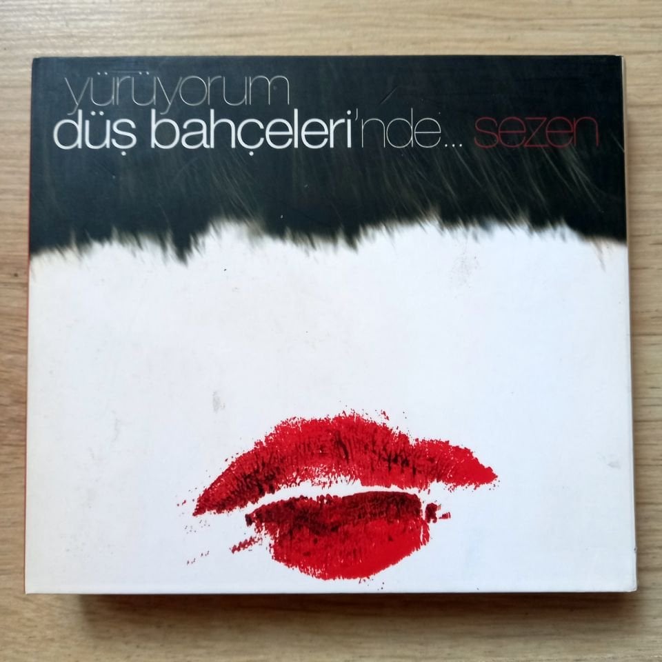 SEZEN AKSU - YÜRÜYORUM DÜŞ BAHÇELERİ'NDE + CEVDET EREK ''KATKISIZ'' DVD (2009) - 2CD+DVD 2.EL