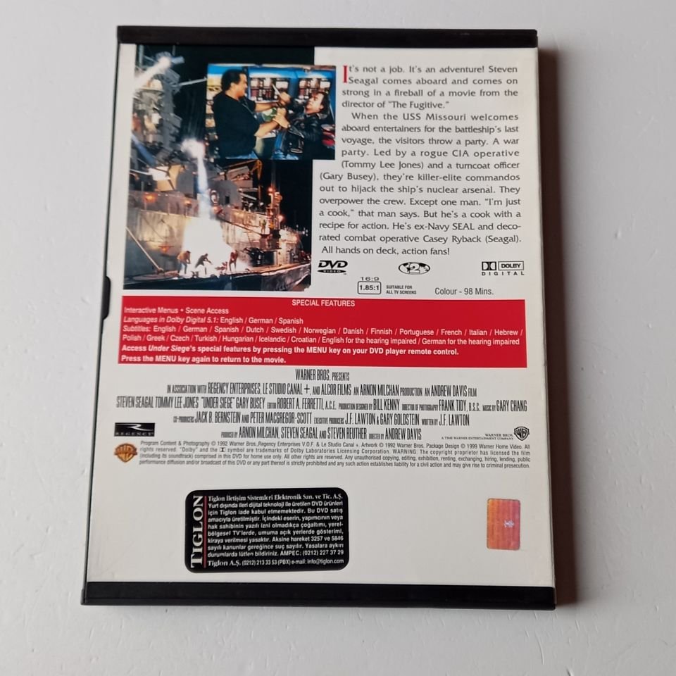 UNDER SIEGE - STEVEN SEGAL, TOMMY LEE JONES - YÖN.: ANDREW DAVIS - DVD SNAPCASE 2.EL