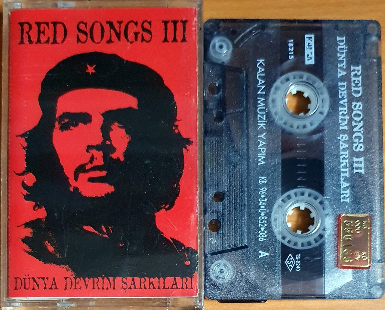 RED SONGS III / DÜNYA DEVRİM ŞARKILARI (1996) - KASET KALAN MÜZİK 2.EL