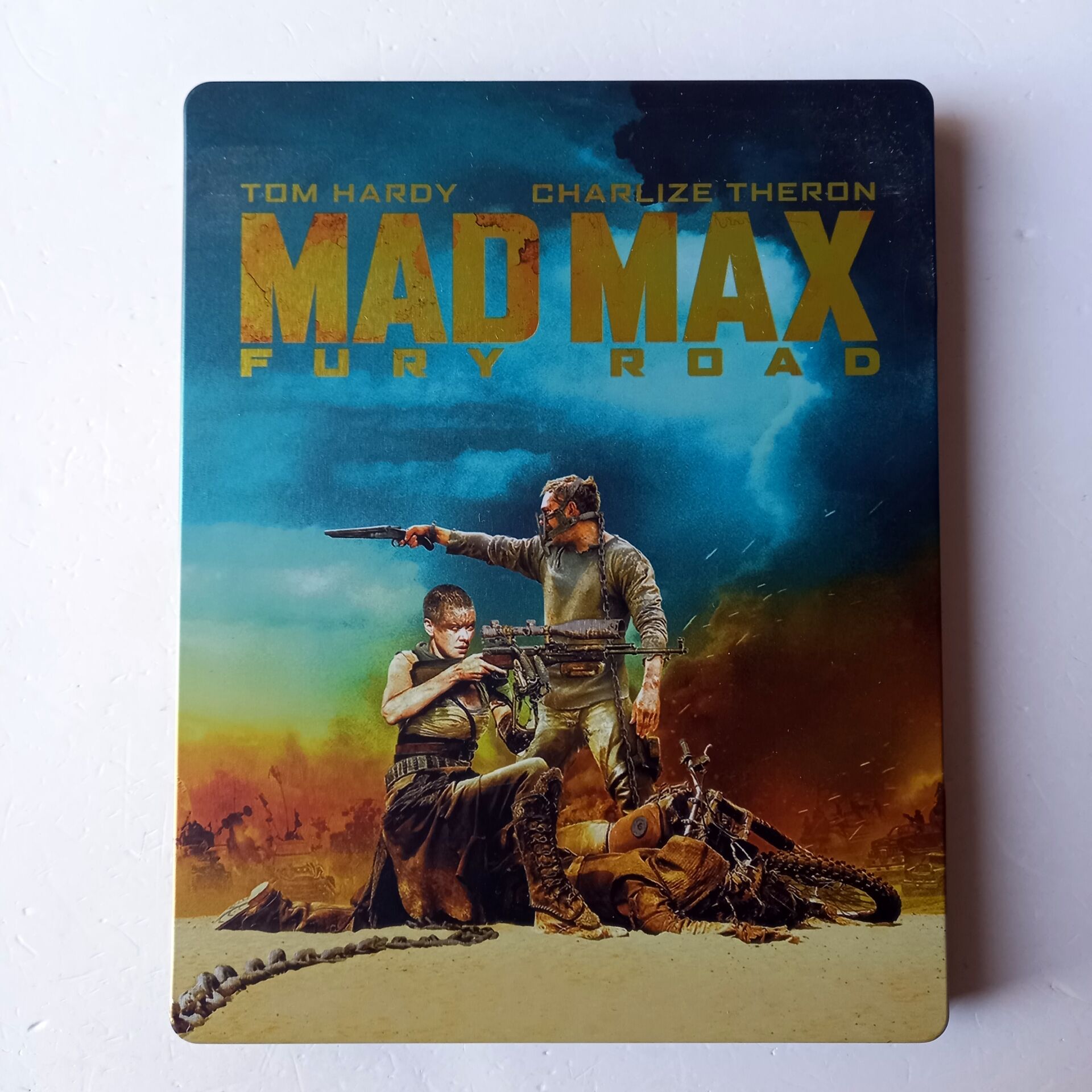 MAD MAX: FURY ROAD - TOM HARDY, CHARLIZE THERON - YÖN.: GEORGE MILLER - BLU-RAY STEELBOOK METAL KUTU 2.EL TÜRKÇE ALTYAZI YOKTUR