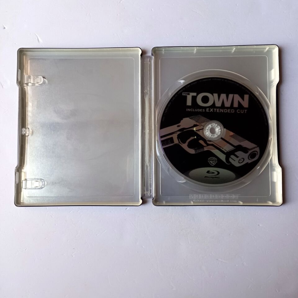 THE TOWN - BEN AFFLECK, REBECCA HALL, JON HAMM - YÖN.: BEN AFFLECK - BLU-RAY STEELBOOK METAL KUTU 2.EL TÜRKÇE ALTYAZI YOKTUR