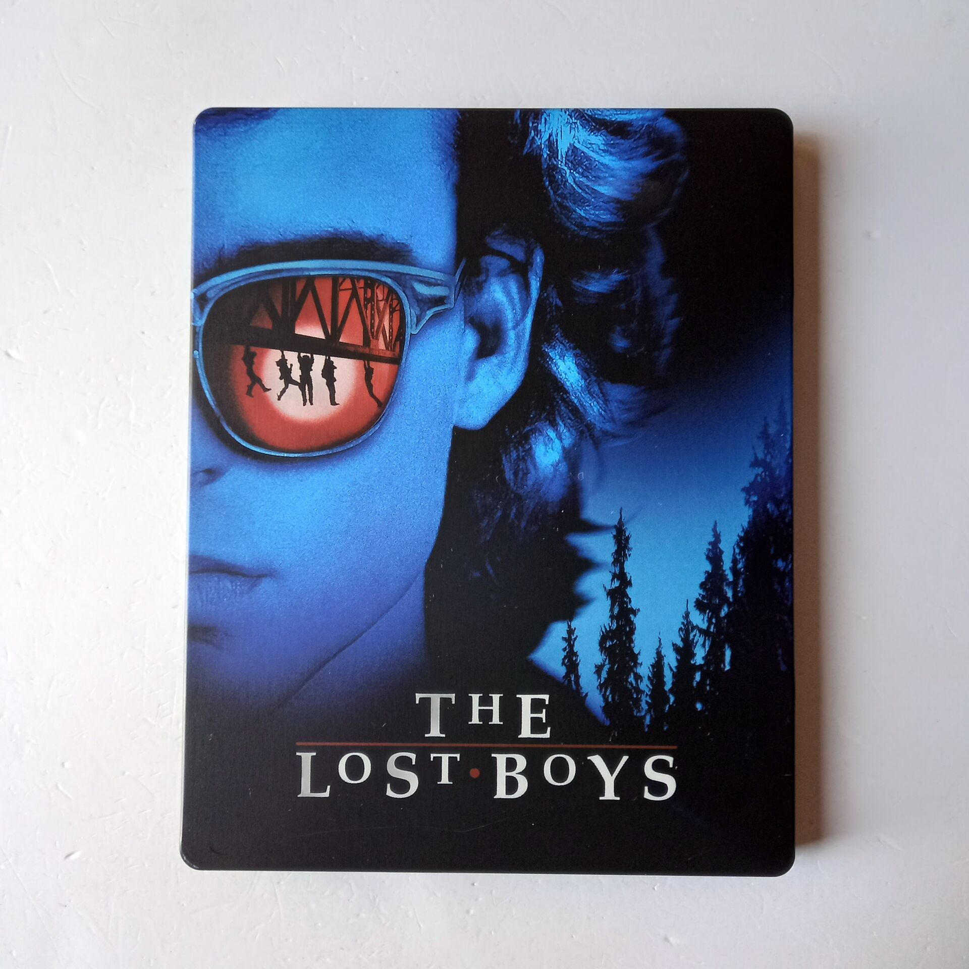 THE LOST BOYS - JASON PATRIC, KIEFER SUTHERLAND, COREY HAIM - YÖN.: JOEL SCHUMACHER - 2BLU-RAY 4K STEELBOOK METAL KUTU 2.EL TÜRKÇE ALTYAZI YOKTUR