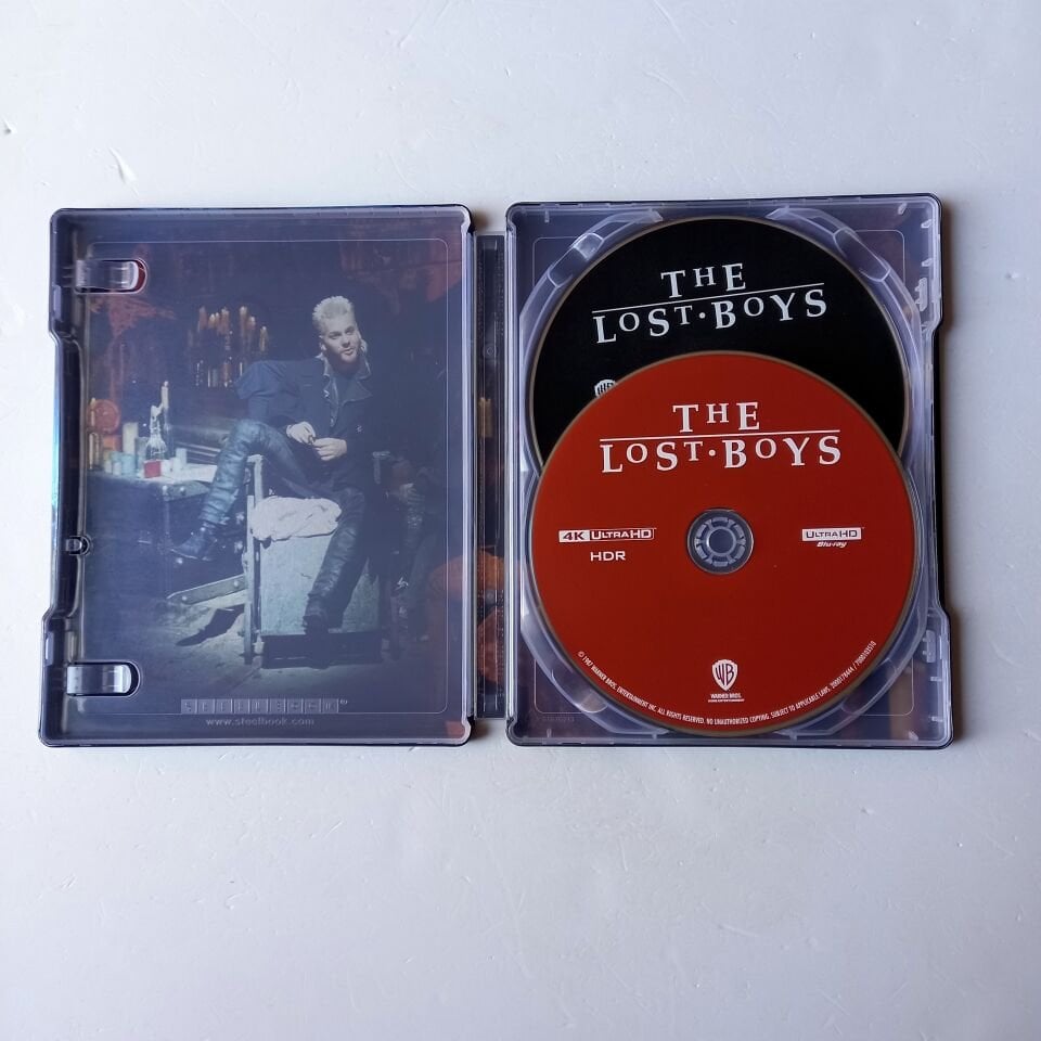 THE LOST BOYS - JASON PATRIC, KIEFER SUTHERLAND, COREY HAIM - YÖN.: JOEL SCHUMACHER - 2BLU-RAY 4K STEELBOOK METAL KUTU 2.EL TÜRKÇE ALTYAZI YOKTUR