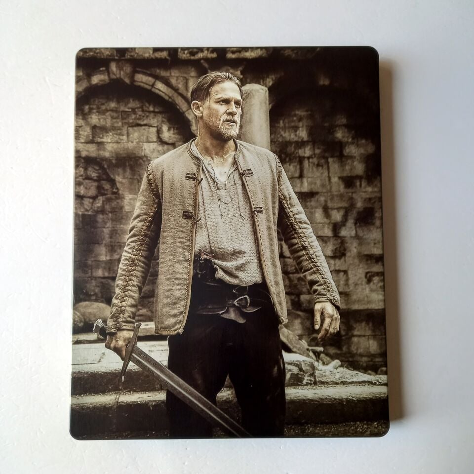 KING ARTHUR - CHARLIE HUNNAM, JUDE LAW - YÖN.: GUY RITCHIE - BLU-RAY STEELBOOK METAL KUTU 2.EL