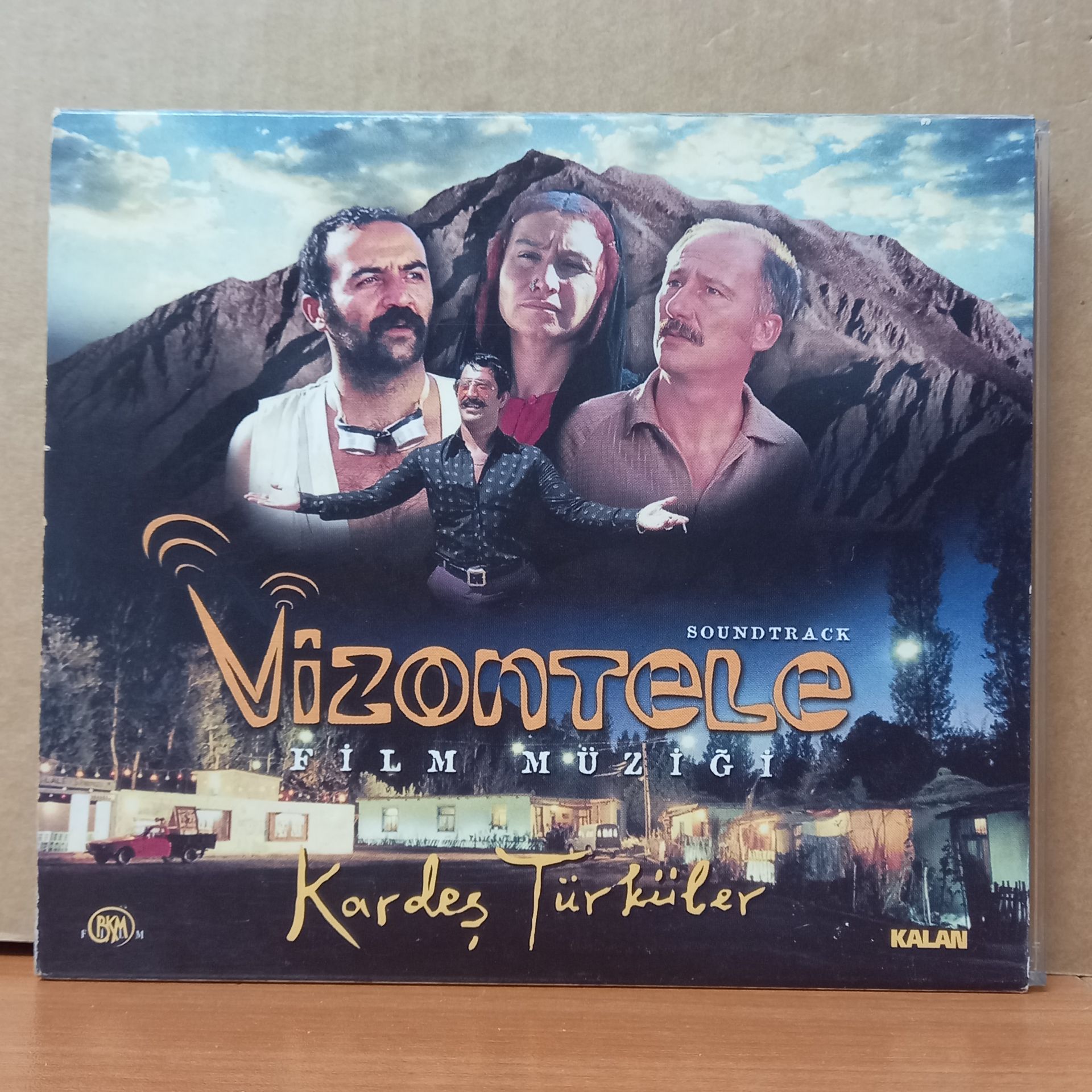KARDEŞ TÜRKÜLER - VİZONTELE FİLM MÜZİĞİ (2001) - CD 2.EL