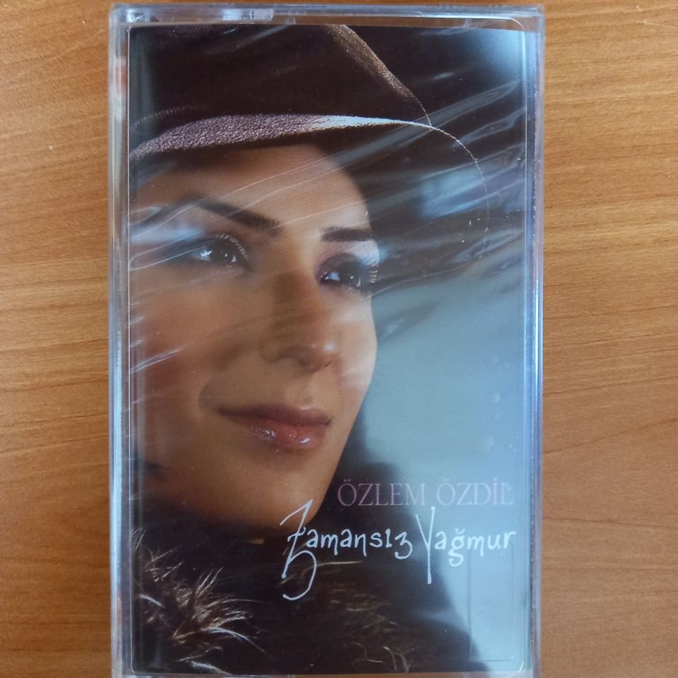 ÖZLEM ÖZDİL - ZAMANSIZ YAĞMUR (2004) - KASET SIFIR