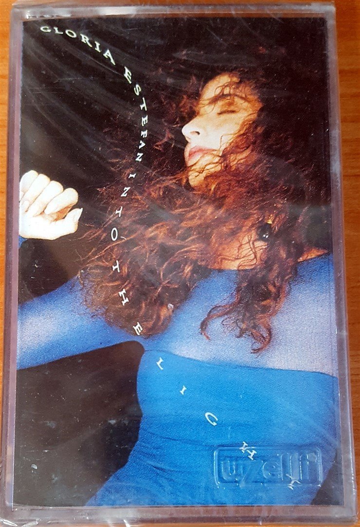 GLORIA ESTEFAN - INTO THE LIGHT (1990) UZELLI CASSETTE MADE IN TURKEY ''NEW'' PAPER LABEL