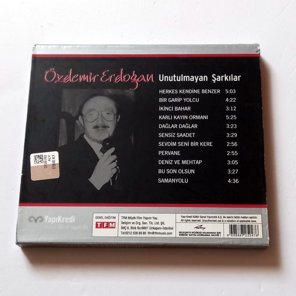 ÖZDEMİR ERDOĞAN - UNUTULMAYAN ŞARKILAR - CD SLIPCASE YAPI KREDİ KÜLTÜR SANAT 2.EL
