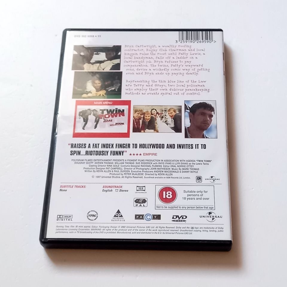 TWIN TOWN - DOUGRAY SCOTT, DORIEN THOMAS, RHYS IFANS - YÖN.: KEVIN ALLEN - DVD 2.BÖLGE TÜRKÇE ALTYAZI YOKTUR 2.EL