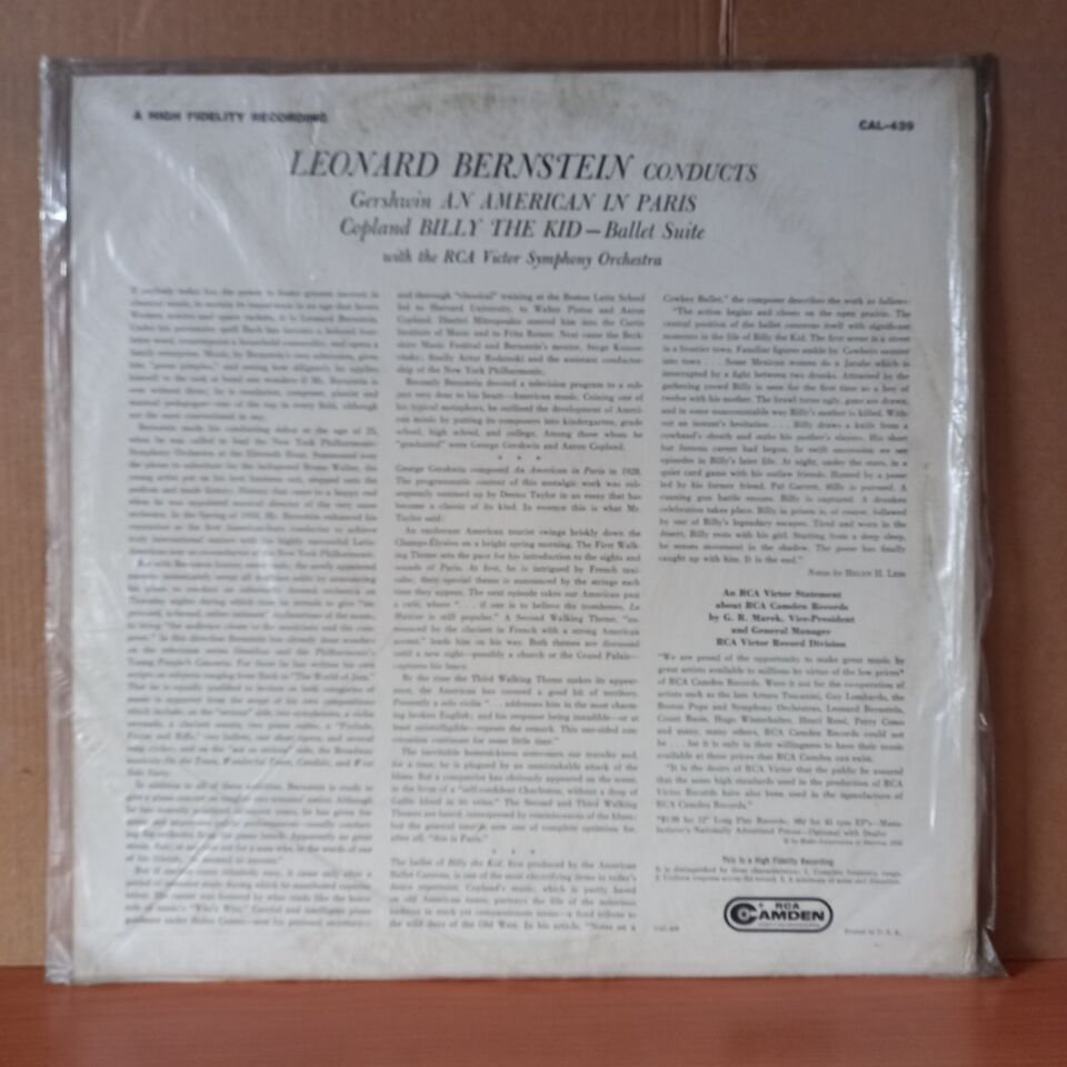 LEONARD BERNSTEIN CONDUCTS GERSWHIN AN AMERICAN IN PARIS COPLAN BILLY THE KID BALLET SUITE / RCA VICTOR SYMPHONY ORCHESTRA (1958) - LP DÖNEM BASKISI SIFIR PLAK