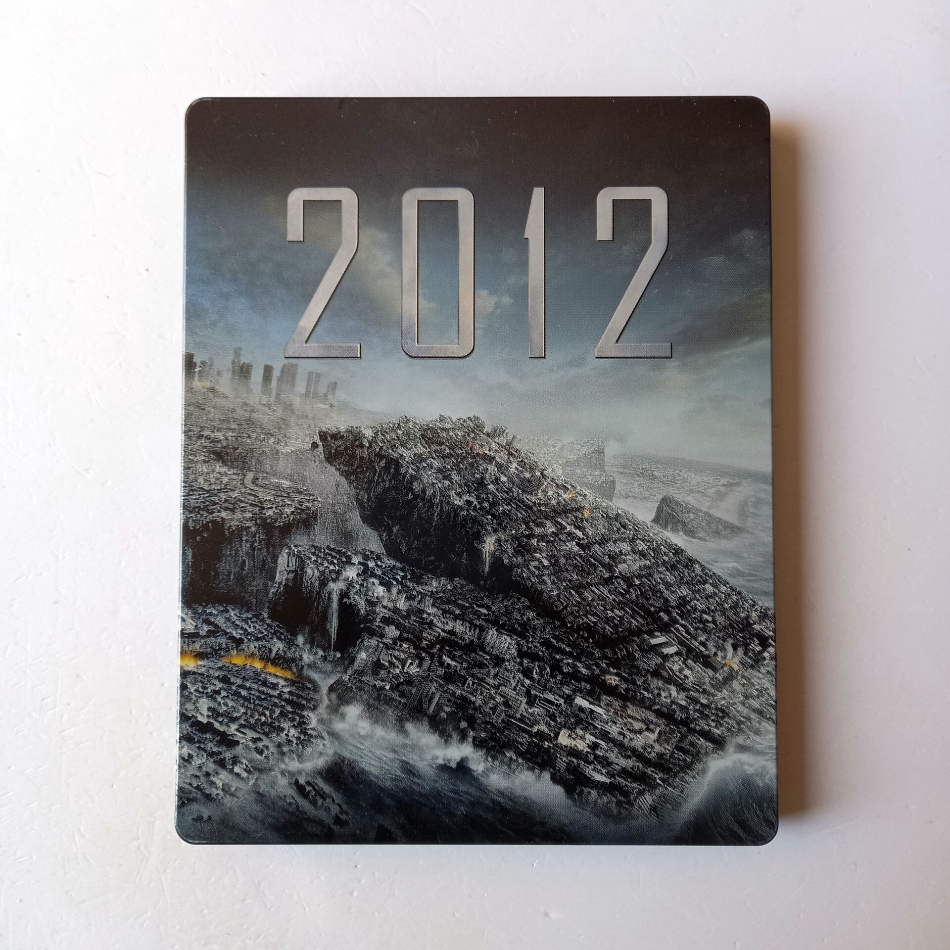 2012 - JOHN CUSACK, THANDIWE NEWTON - YÖN.: ROLAND EMMERICH - BLU-RAY STEELBOOK METAL KUTU 2.EL
