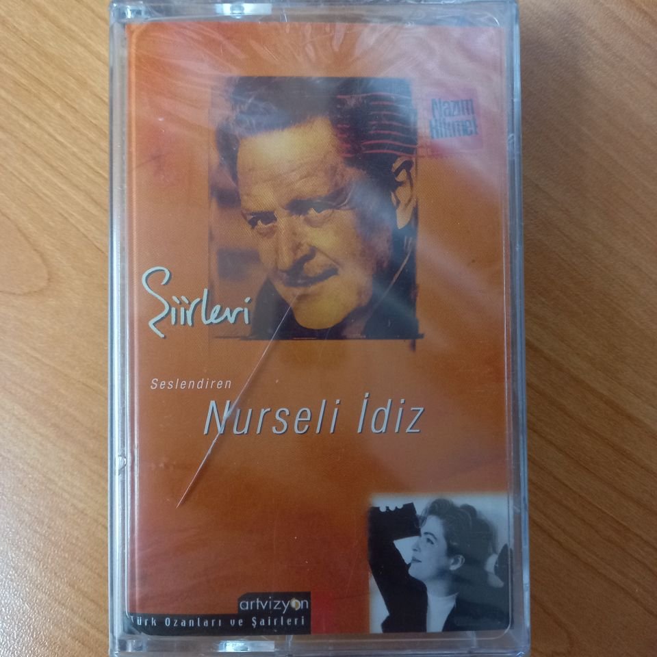 NAZIM HİKMET ŞİİRLERİ / NURSELİ İDİZ (2004) - KASET SIFIR