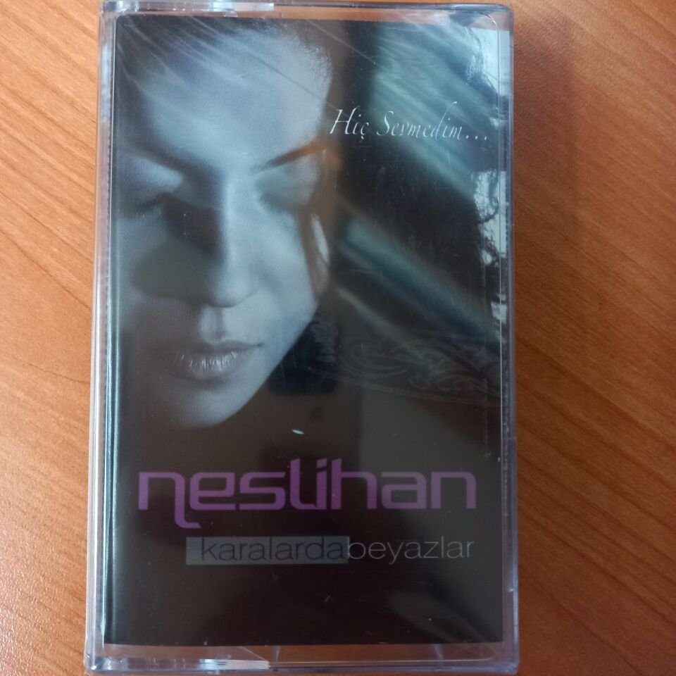 NESLİHAN - KARALARDA BEYAZLAR / HİÇ SEVMEDİM... - KASET SIFIR