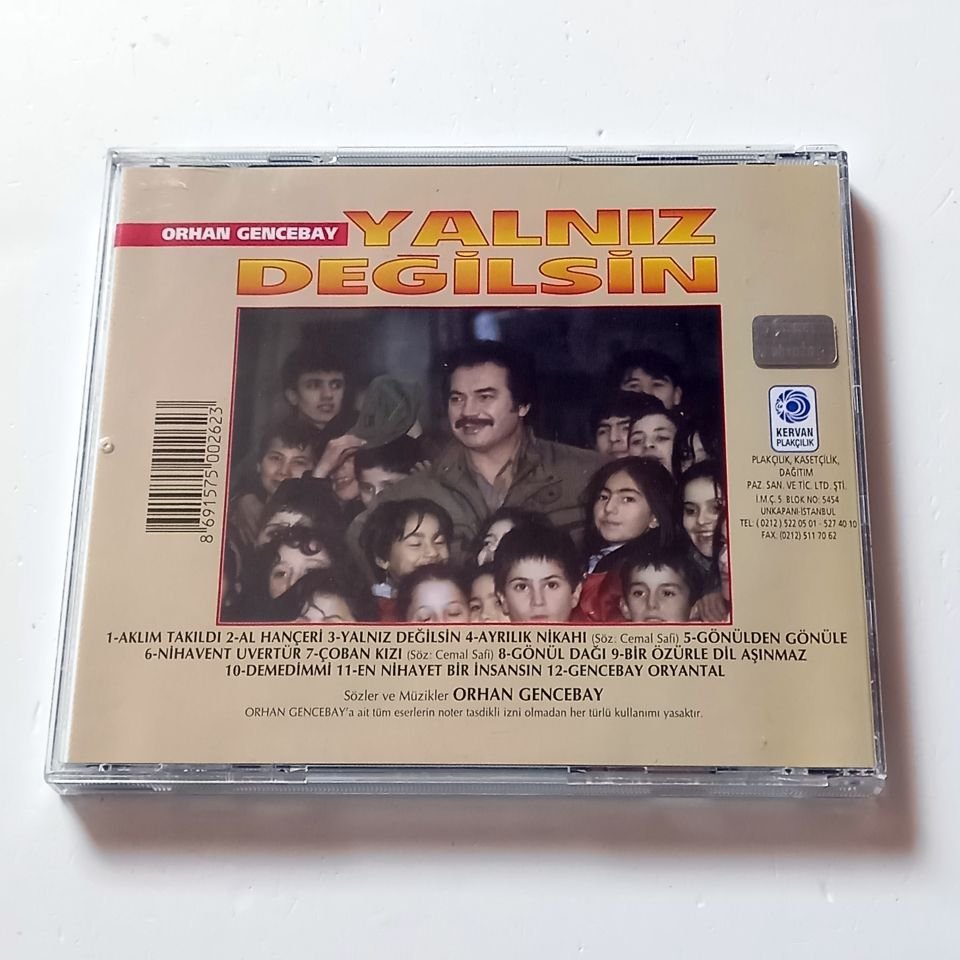 ORHAN GENCEBAY - YALNIZ DEĞİLSİN - CD KERVAN PLAKÇILIK 2.EL