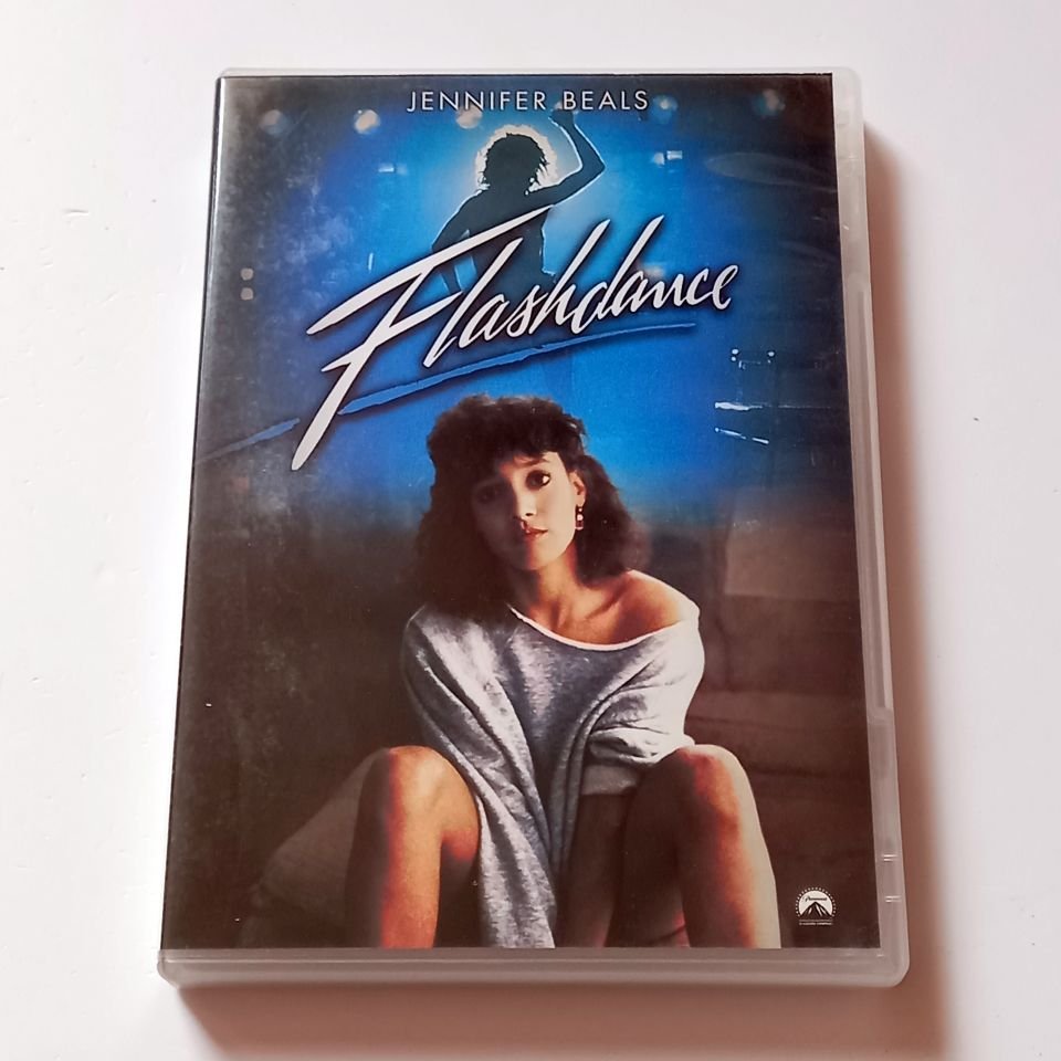 FLASHDANCE - JENNIFER BEALS, MICHAEL NOURI, YÖN.: ADRIAN LYNE - DVD 2.EL