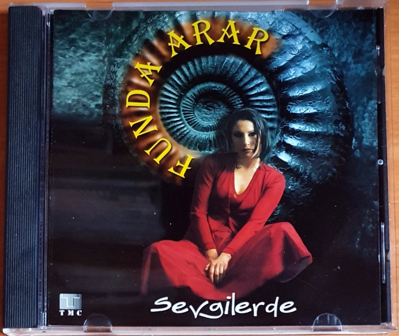 FUNDA ARAR - SEVGİLERDE (2000) - CD 2.EL