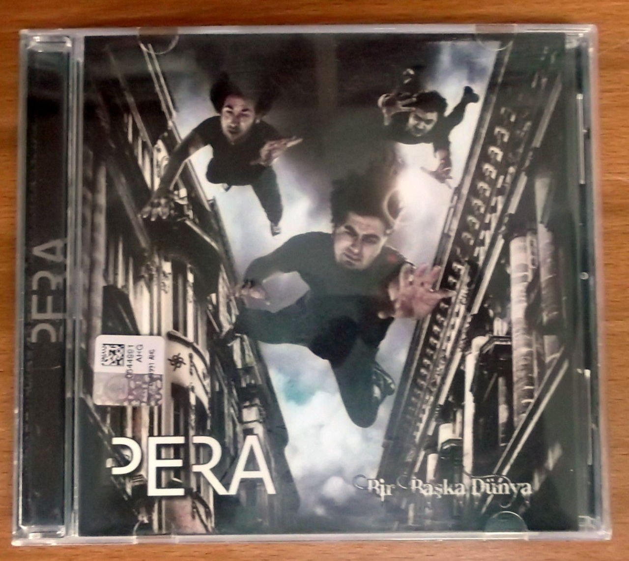 PERA - BİR BAŞKA DÜNYA - CD 2.EL