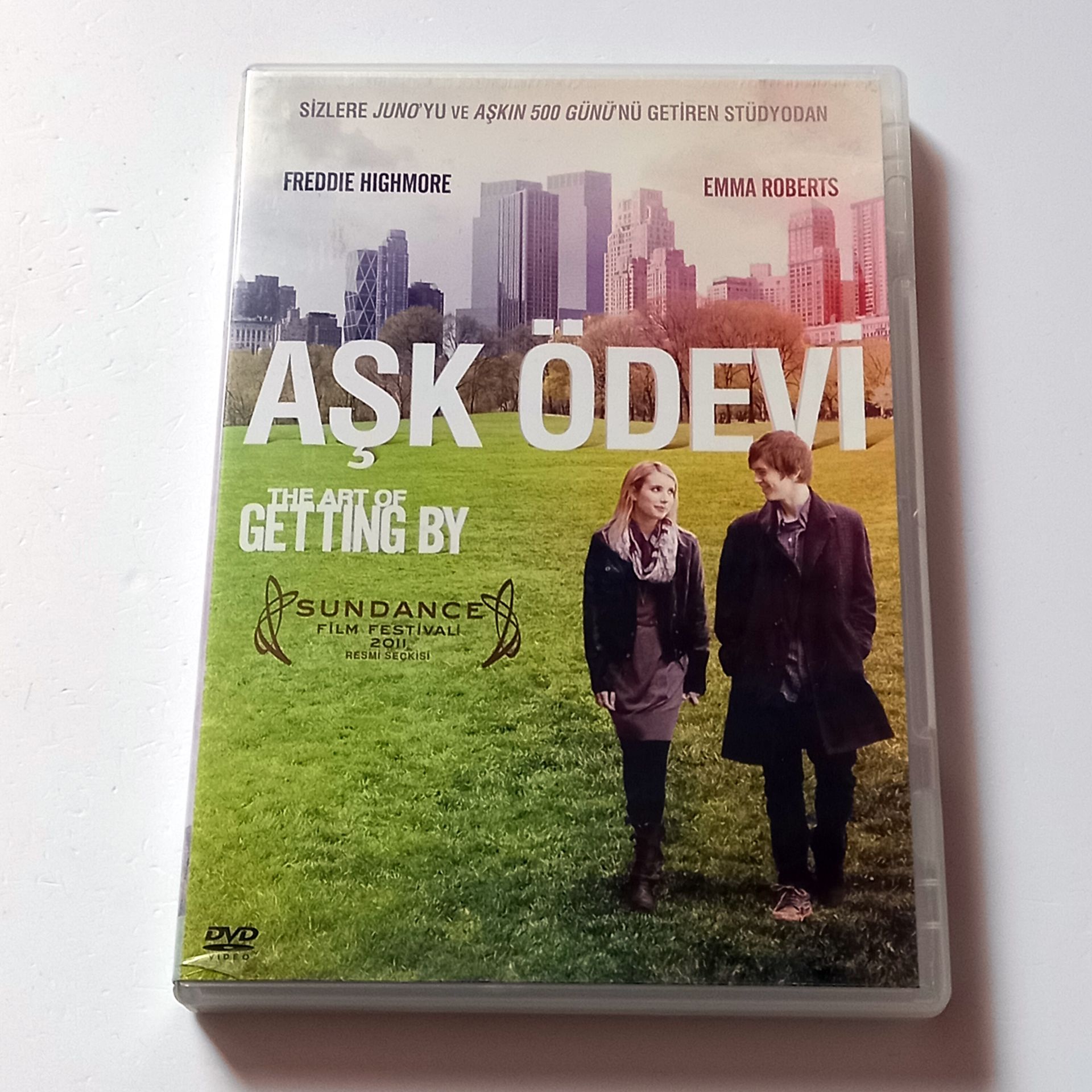 AŞK ÖDEVİ - THE ART OF GETTING BY - FREDDIE HIGHMORE, EMMA ROBERTS, YÖN.: GAVIN WIESEN - DVD 2.EL
