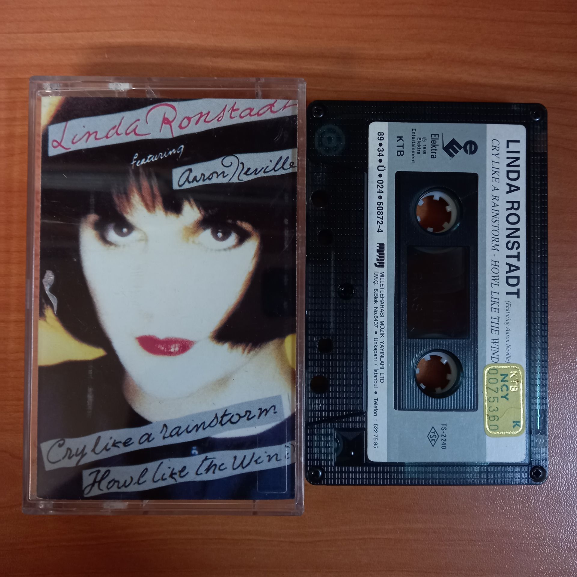 LINDA RONSTADT - CRY LIKE A RAINSTORM / HOWL LIKE IT / FEAT. AARON NEVILLE (1989) - KASET 2.EL