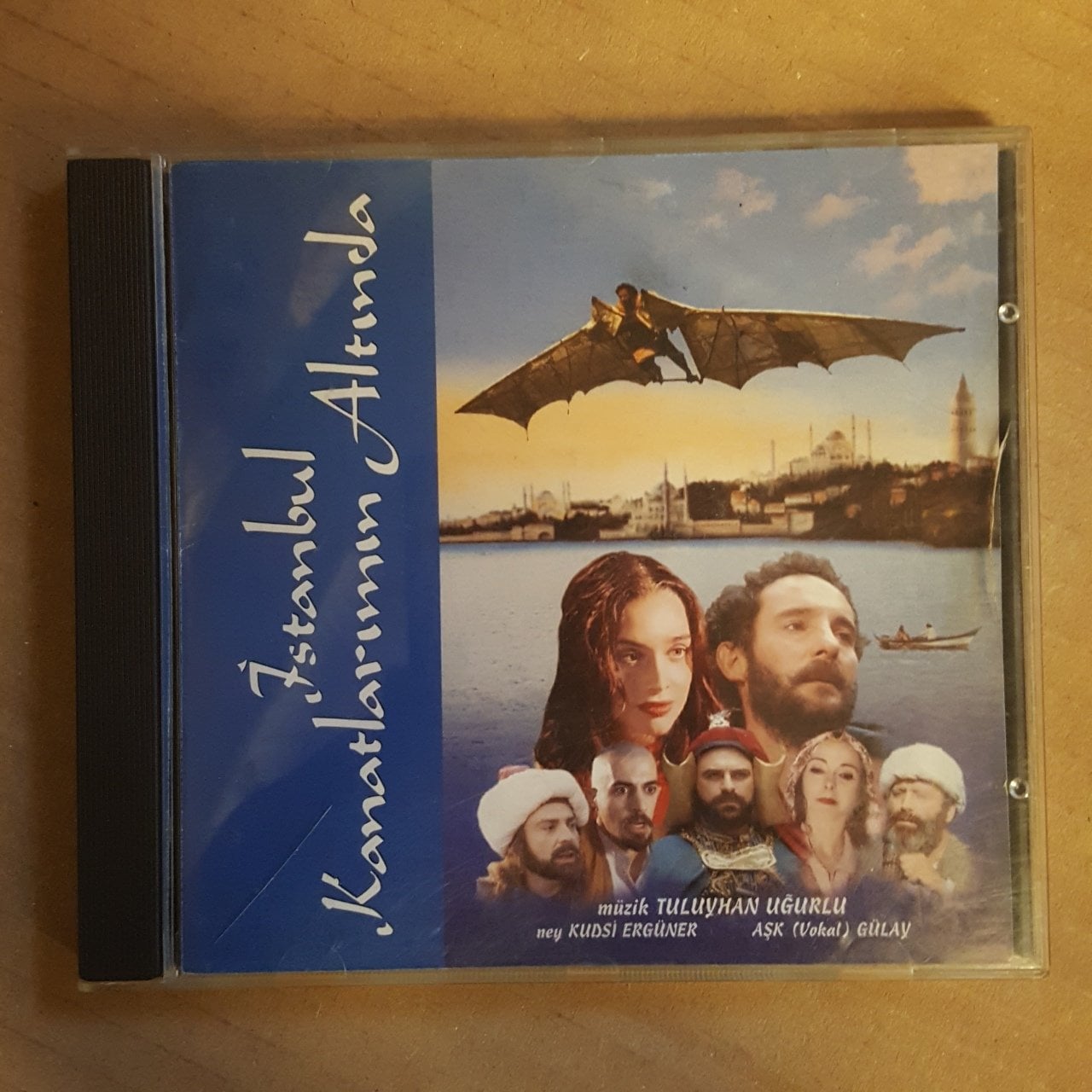 İSTANBUL KANATLARIMIN ALTINDA - FİLM MÜZİKLERİ TULUYHAN UĞURLU (1996) - CD 2.EL