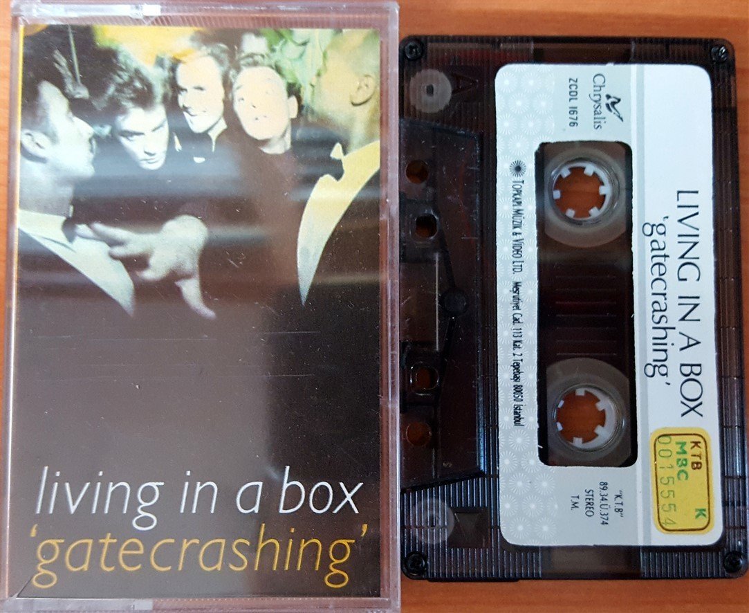 LIVING IN A BOX - GATECRASHING (1989) TOPKAPI CASSETTE MADE IN TURKEY ''USED'' PAPER LABEL