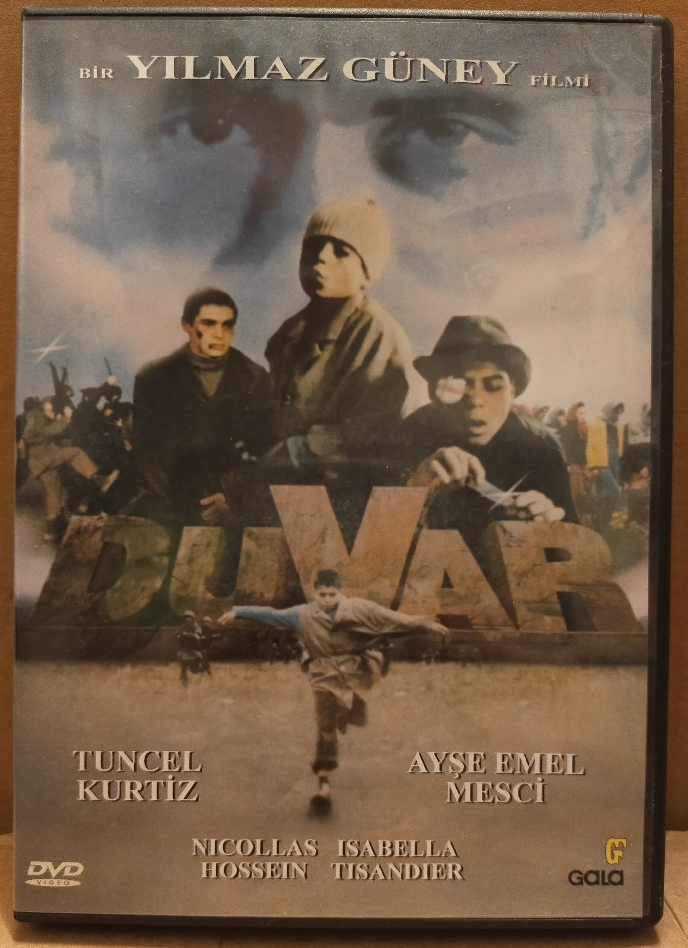 DUVAR - TUNCEL KURTİZ - AYŞE EMEL MESCİ - YILMAZ GÜNEY - DVD 2.EL
