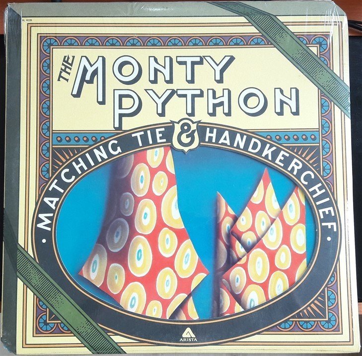 THE MONTY PYTHON MATCHING TIE & HANDKERCHIEF - PLAK SIFIR