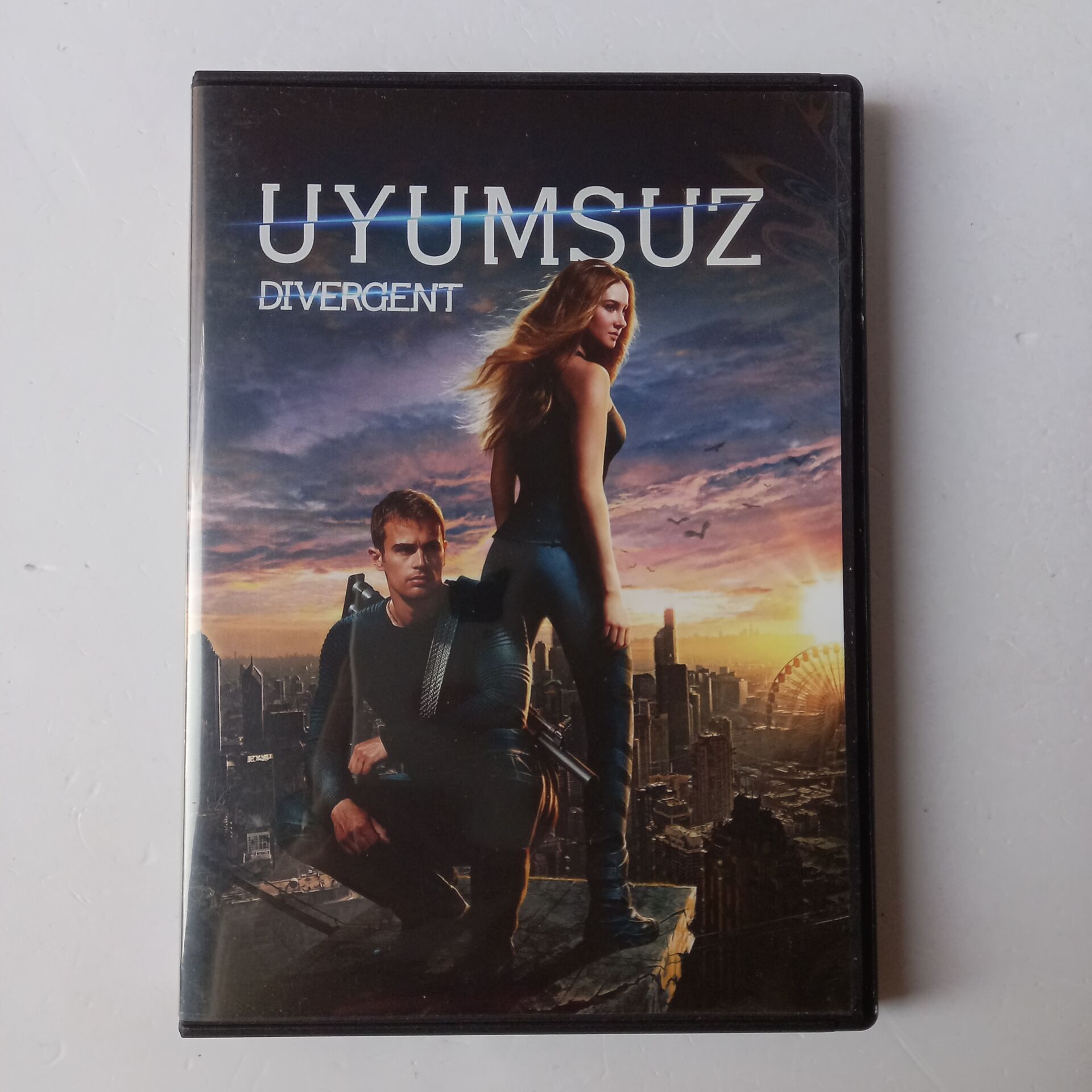 UYUMSUZ - DIVERGENT - DVD 2.EL