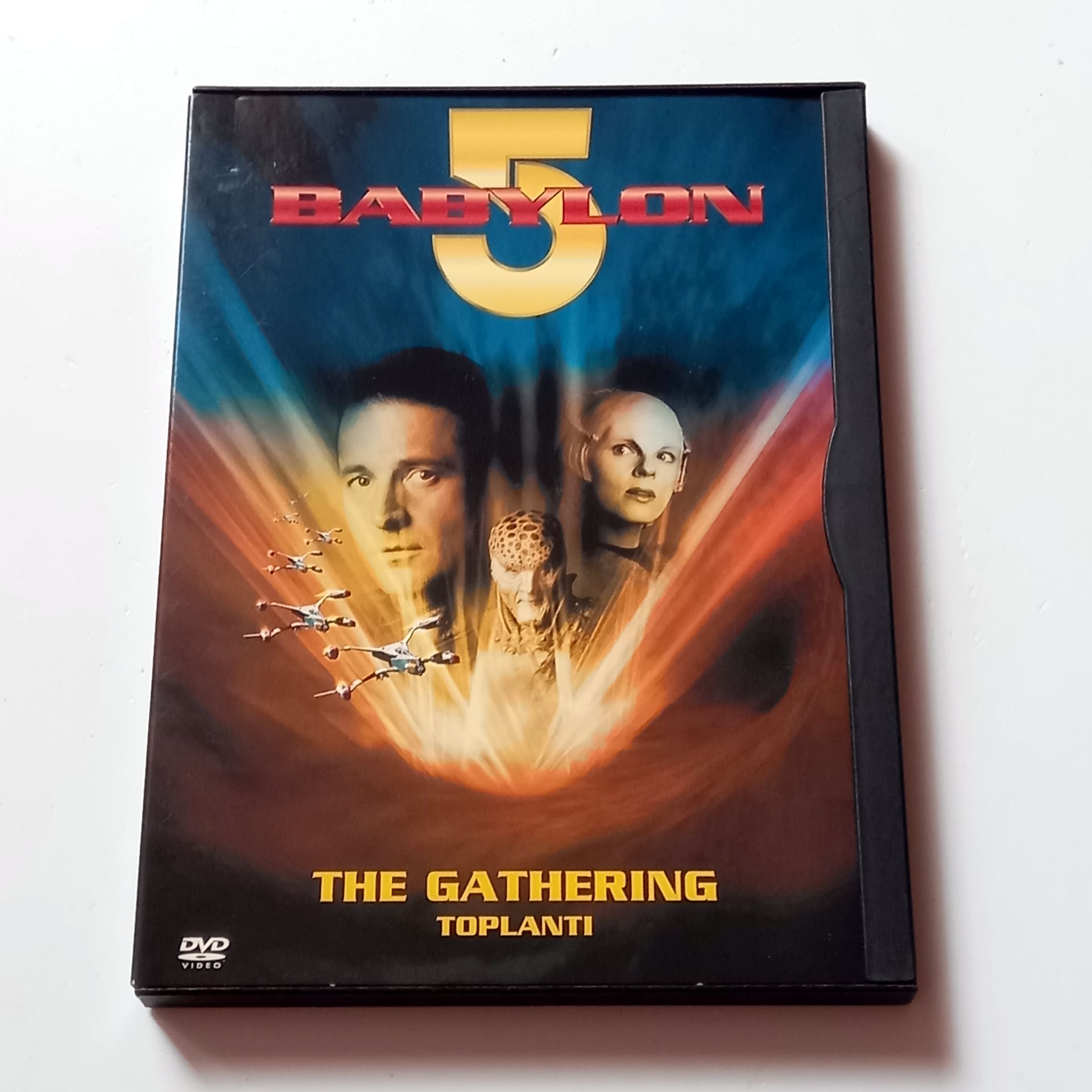 BABYLON 5 THE GATHERING - BABYLON 5 TOPLANTI - MICHAEL O\'HARE, TAMLYN TOMITA - DVD SNAPCASE 2.EL