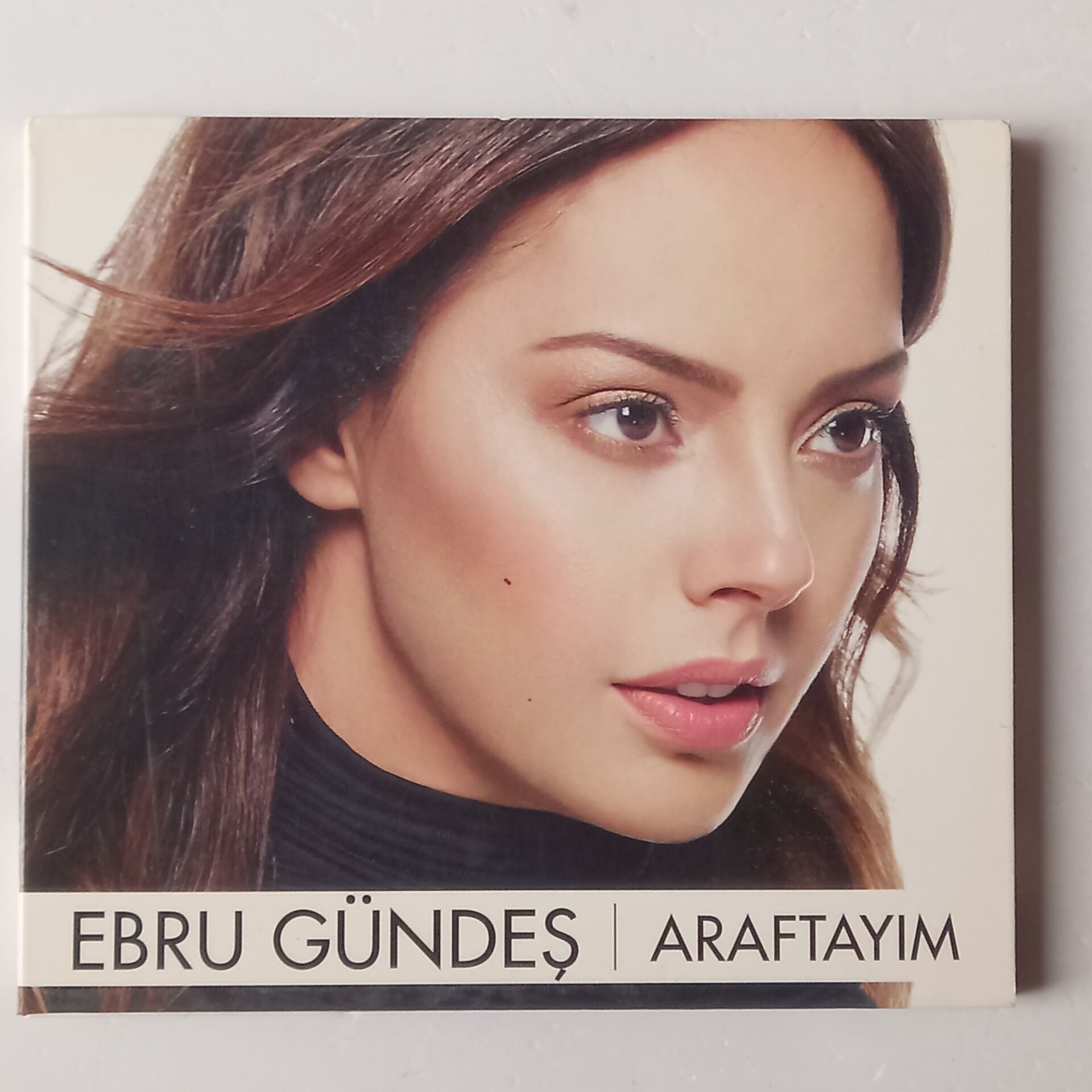EBRU GÜNDEŞ – ARAFTAYIM (2014) - CD DIGIPAK 2.EL