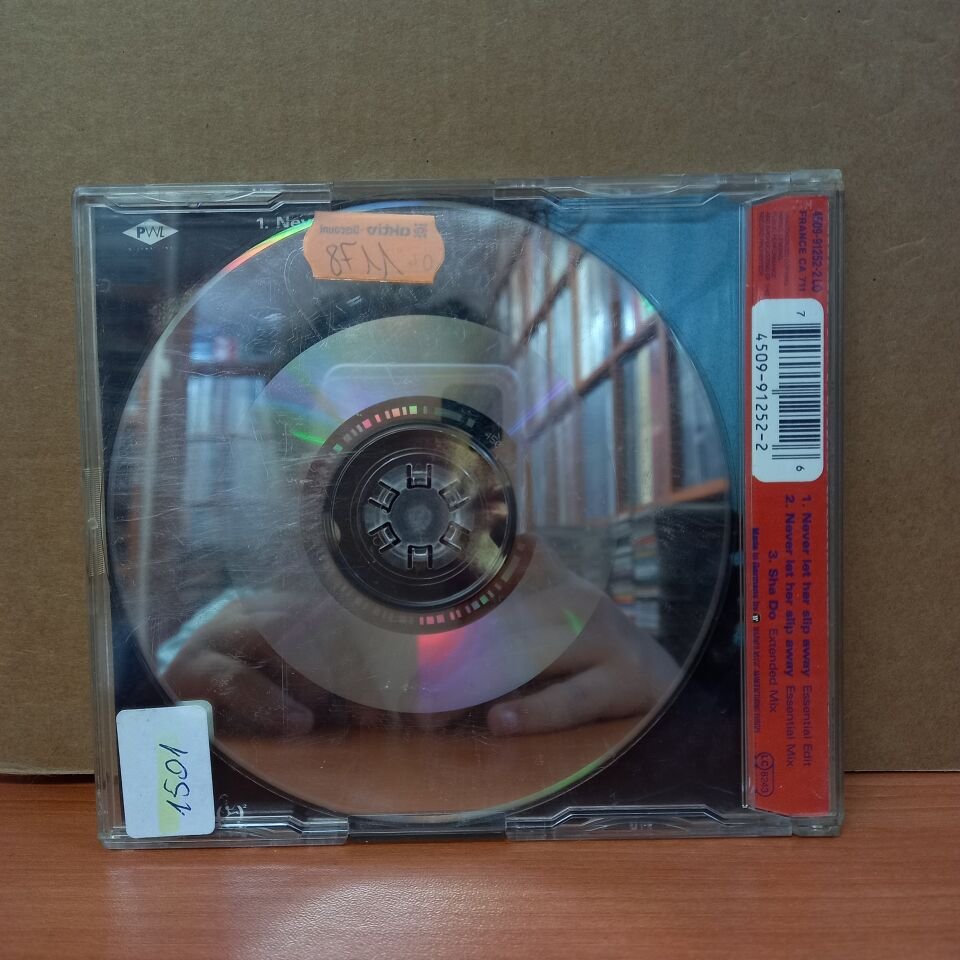 UNDERCOVER - NEVER LET HER SLIP AWAY (1992) - CD SINGLE 2. EL