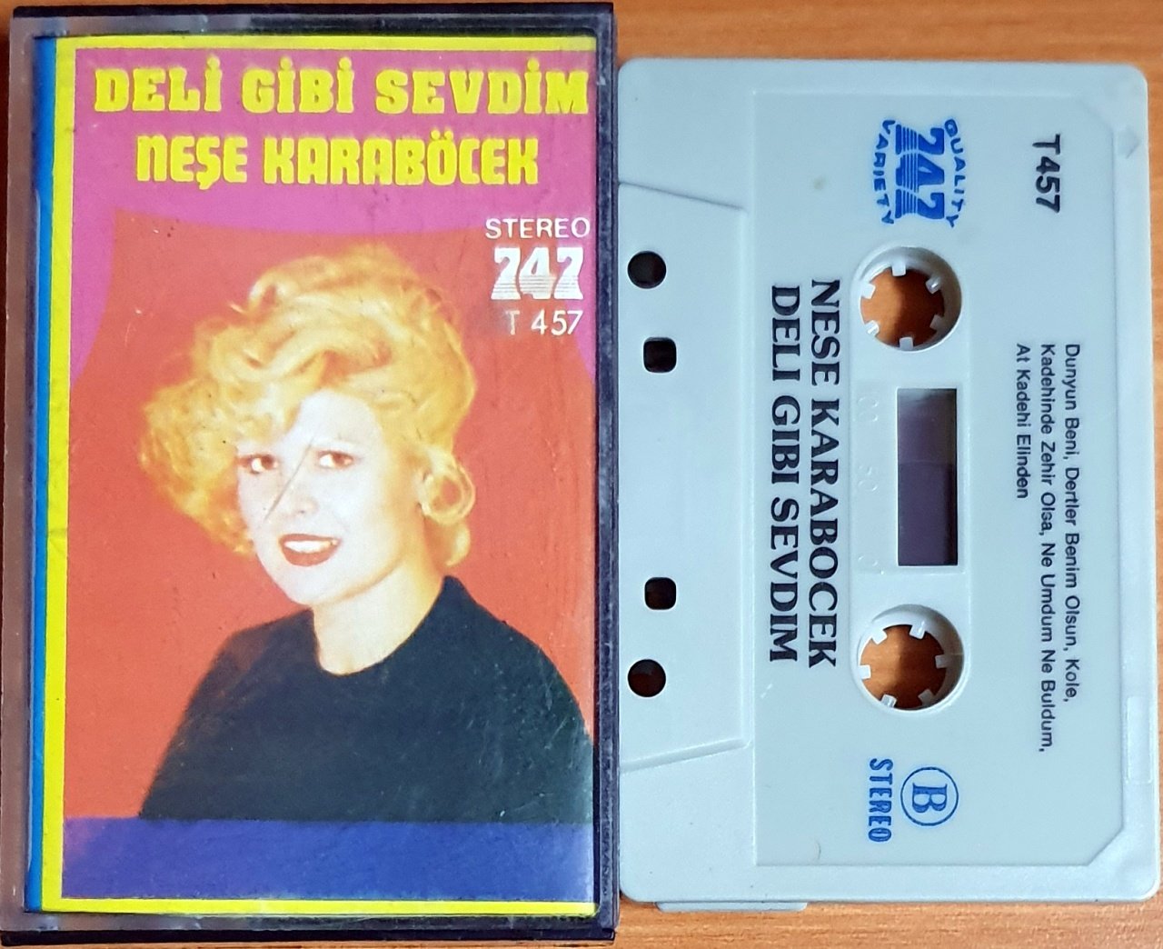 NEŞE KARABÖCEK - DELİ GİBİ SEVDİM - KASET 747 / MADE IN SAUDI ARABIA 2.EL