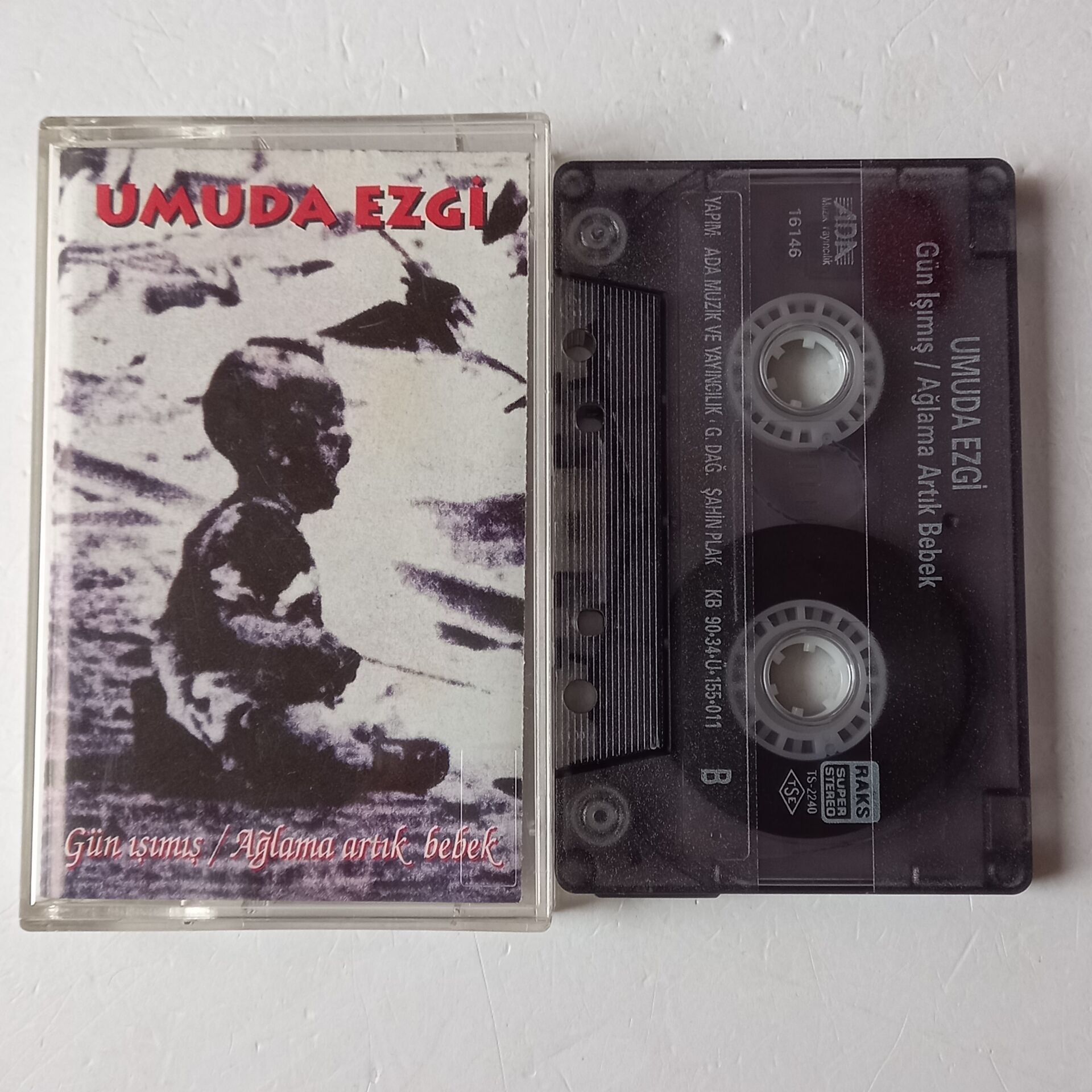 UMUDA EZGİ - GÜN IŞIMIŞ / AĞLAMA ARTIK BEBEK (1990) - KASET 2.EL